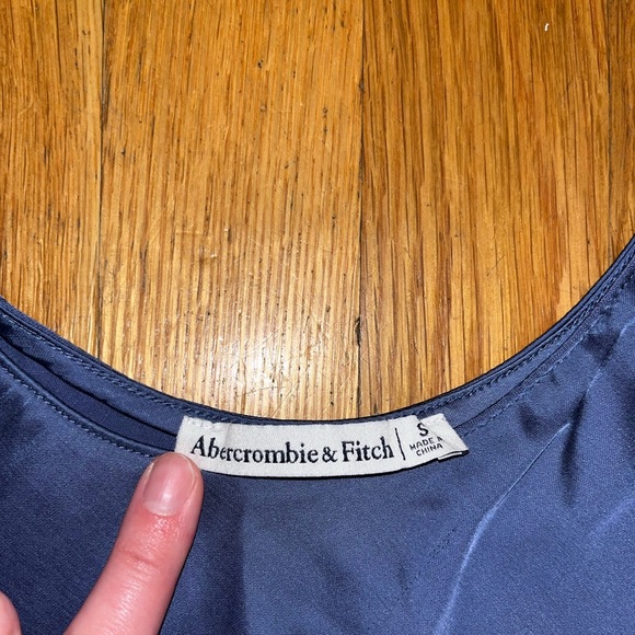 Abercrombie Women’s Satin Scoopneck Cami - Picture 3 of 3